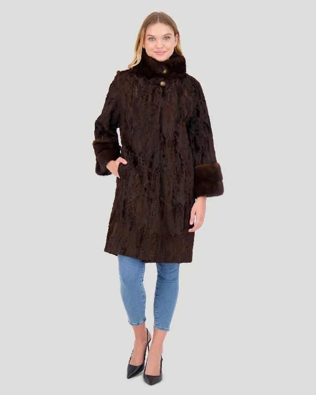 ladies' fur-lined jacket -Lamb Sections Short Coat with Mink Stand Collar